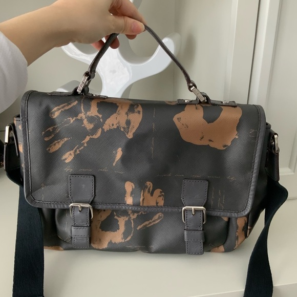 L.A.M.B GWEN STEFANI Large Black Handprint Graphic Messenger Bag Unisex Adult - Picture 2 of 16